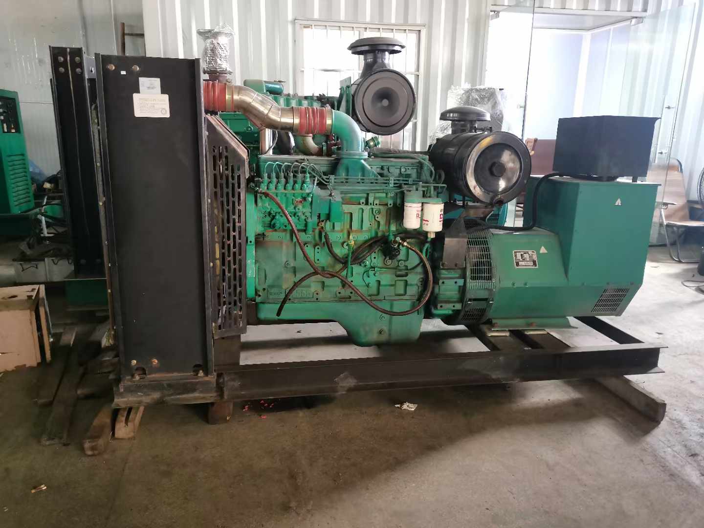 无为发电机租赁如何确定电缆的承载电流是否在安全范围内？